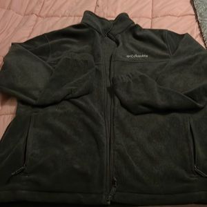 Like New Columbia Jacket Large in Charcoal Gray